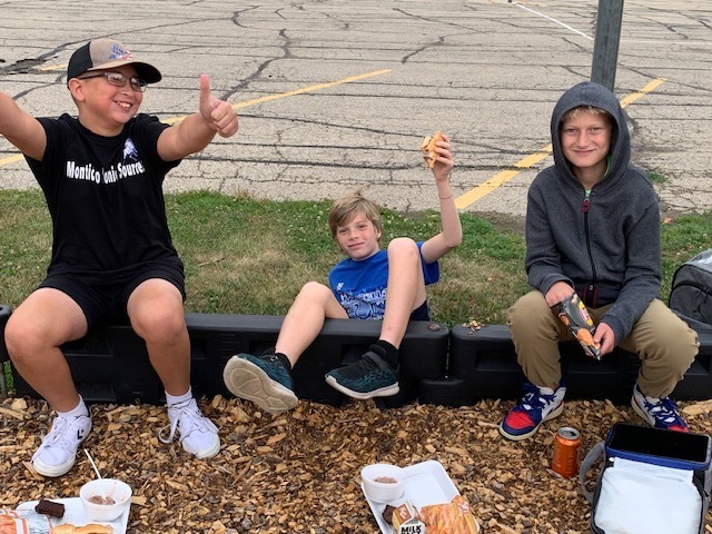 Students Eating Homecoming Lunch