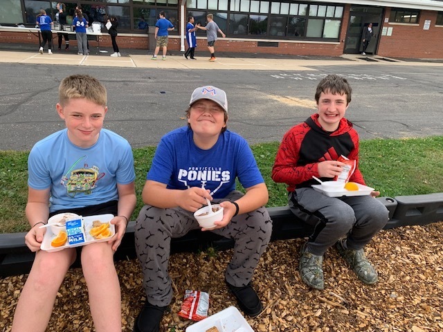 Students Eating Homecoming Lunch