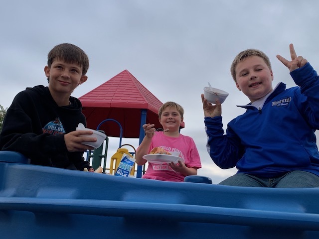 Students Eating Homecoming Lunch
