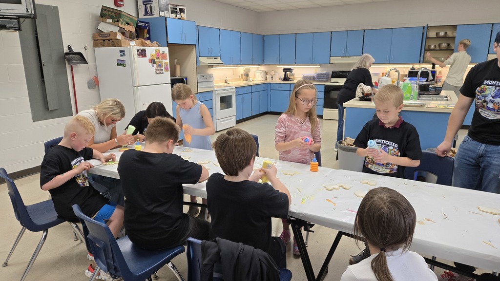 students decorating cookies