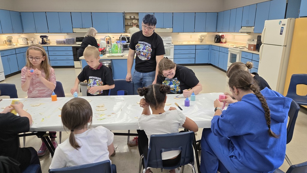 students decorating cookies