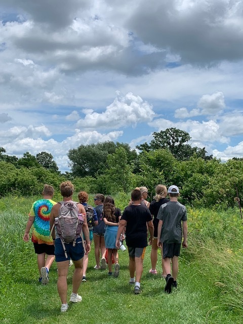studnents hiking at park