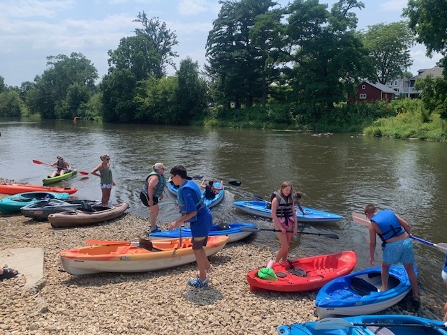 students getting ready to kayak
