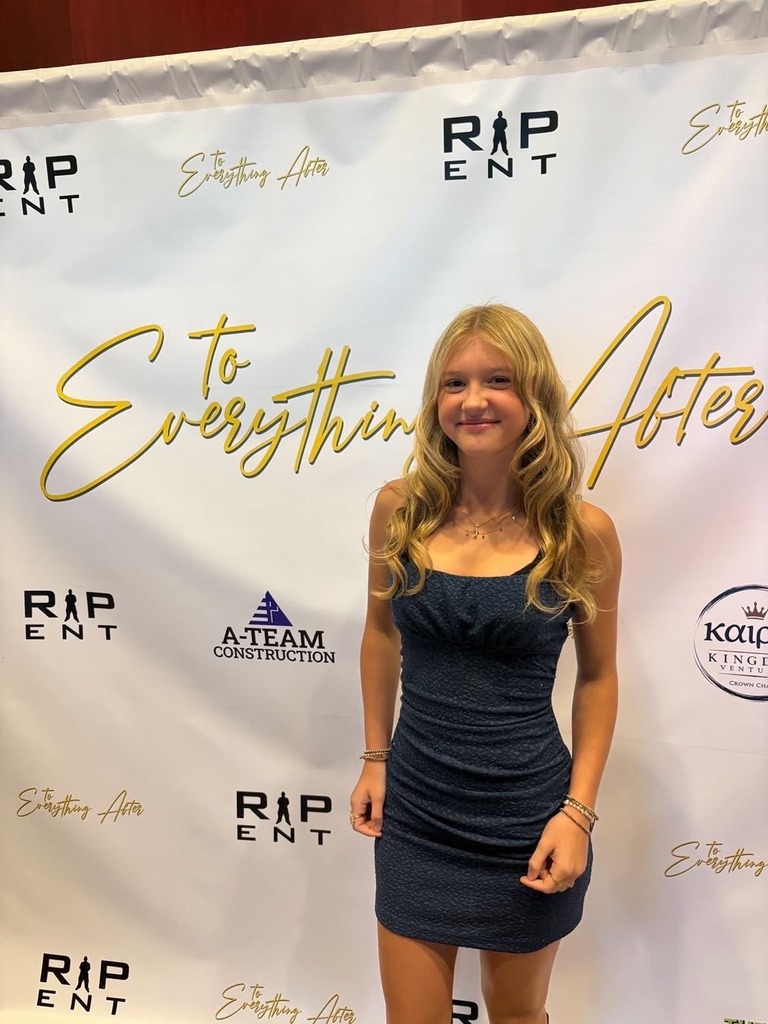 actress smiling at premiere