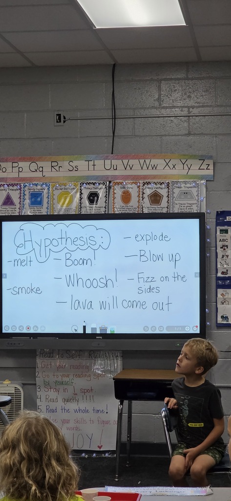  children predicting a science experiment. 