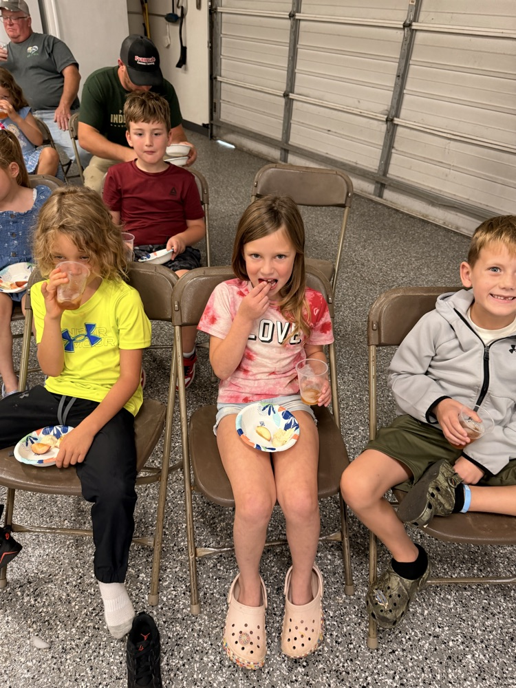 students eating apples and drinking apple cider