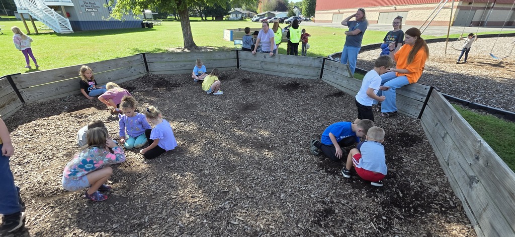 students digging for worms