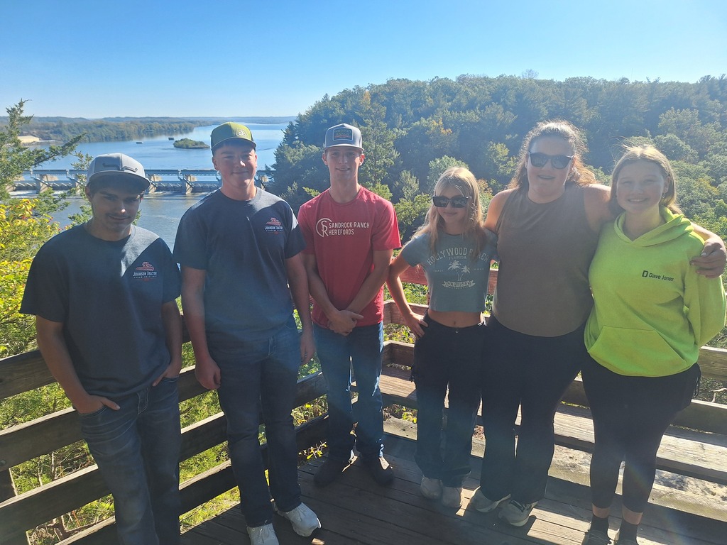Monticello FFA members enroute to Indianapolis for the National FFA Convention. First stop: Starved Rock State Park in Ottawa, Illinois.