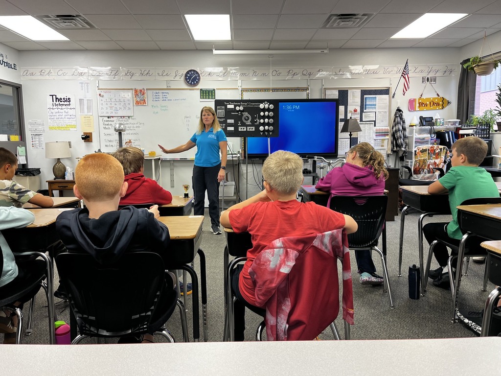 Presenter Jen teaching about electricity 
