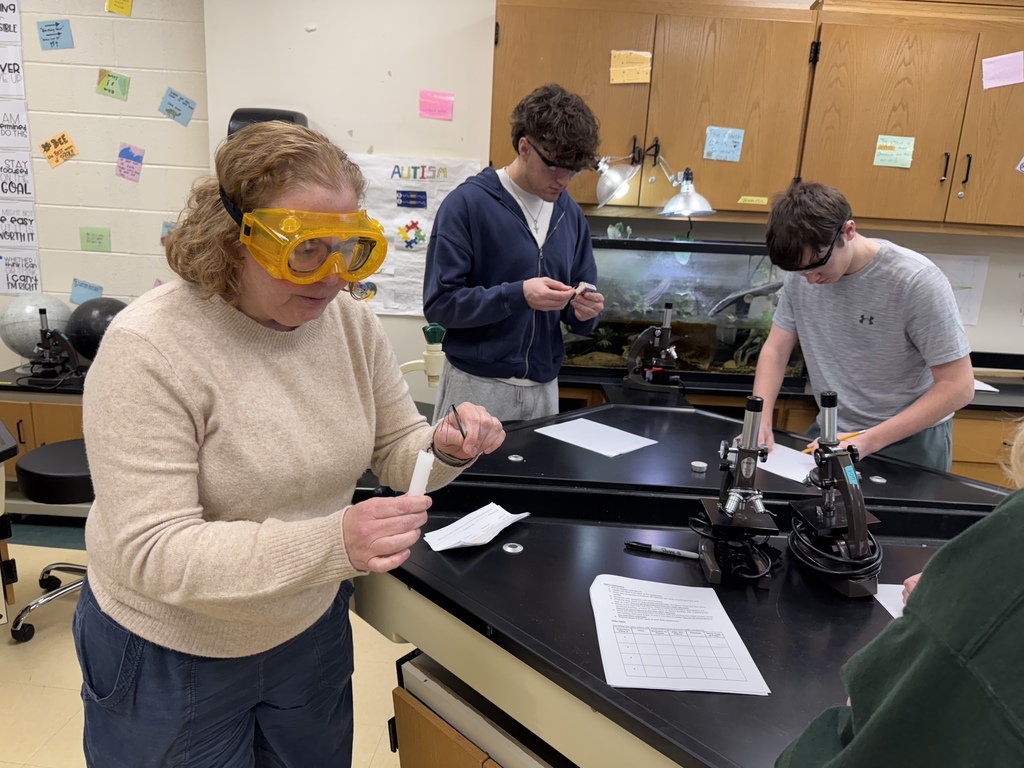 A school counselor gets in on the fiber analysis lab