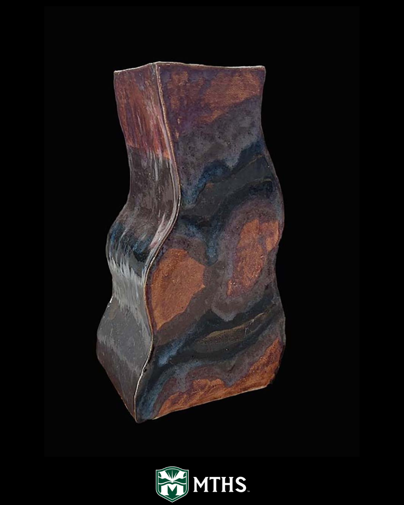 Picture of the ceramic work "Wave" by MTHS student Luhara Soeiro