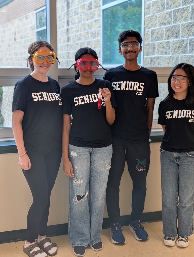 Mrs. Einstein’s Biotechnology class got hands-on with DNA by extracting it from a variety of fruits, including cherries, strawberries, clementines, bananas, and blueberries! Students put their biotechnology skills to the test in a friendly competition to see which group could extract the most visible DNA. Congratulations to Vivian Wei, Aum Mistry, Chloe Finnerty, and Amudhini Subramanian for their winning strawberry DNA extraction!