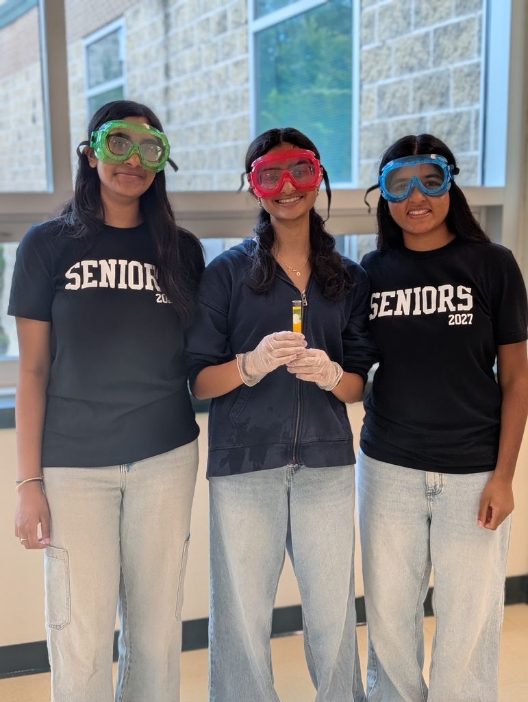 Mrs. Einstein’s Biotechnology class got hands-on with DNA by extracting it from a variety of fruits, including cherries, strawberries, clementines, bananas, and blueberries! Students put their biotechnology skills to the test in a friendly competition to see which group could extract the most visible DNA. Congratulations to Vivian Wei, Aum Mistry, Chloe Finnerty, and Amudhini Subramanian for their winning strawberry DNA extraction!