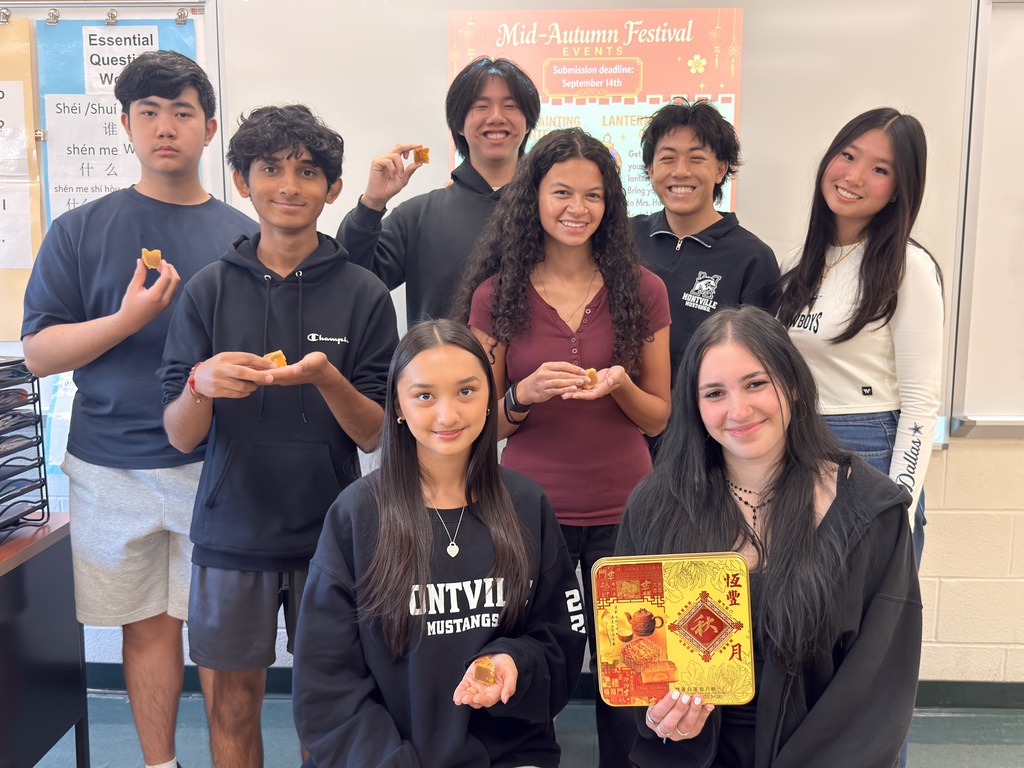 Students enjoy mooncakes as part of the Mid-Autumn Festival