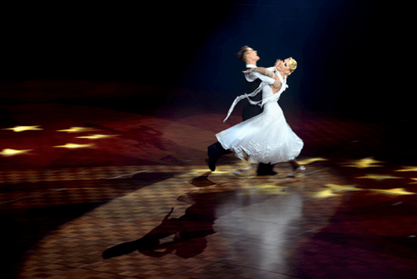 couple dancing