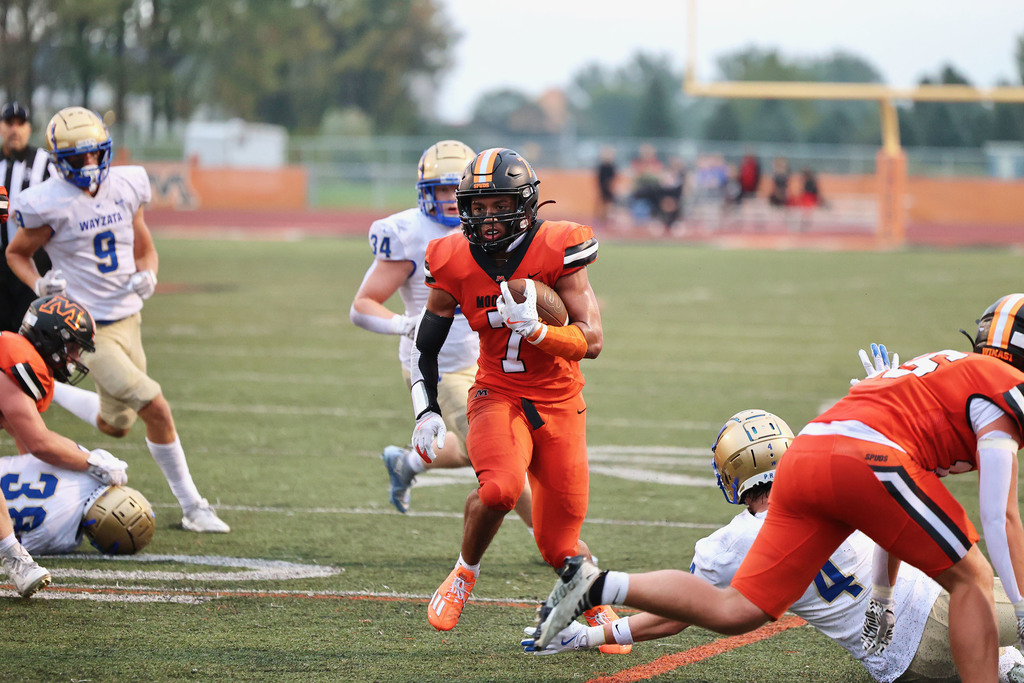 Taye running the ball in for a touchdown