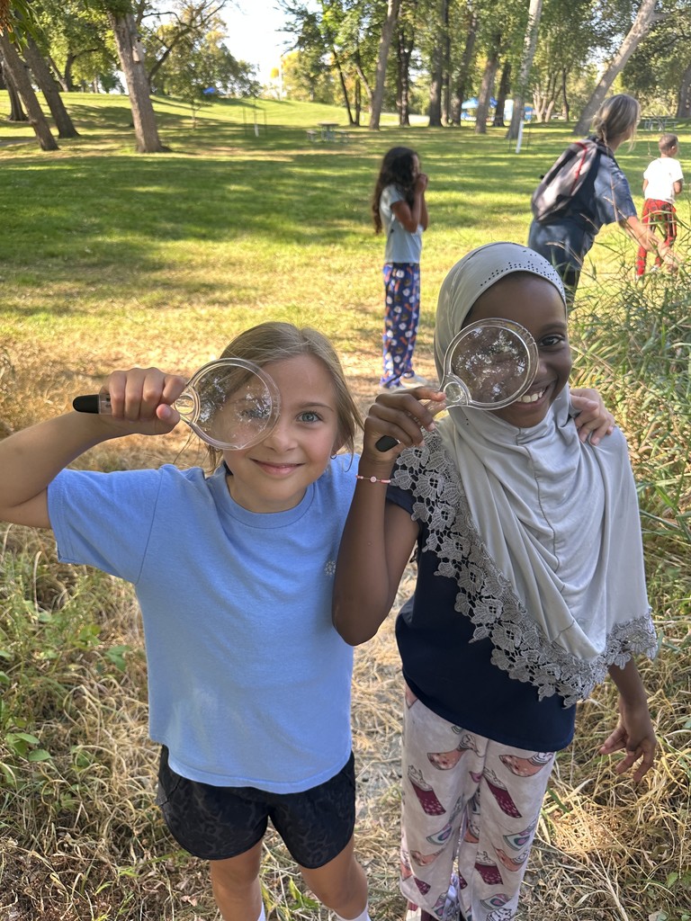 Ellen Hopkins 4th grade students on field trip