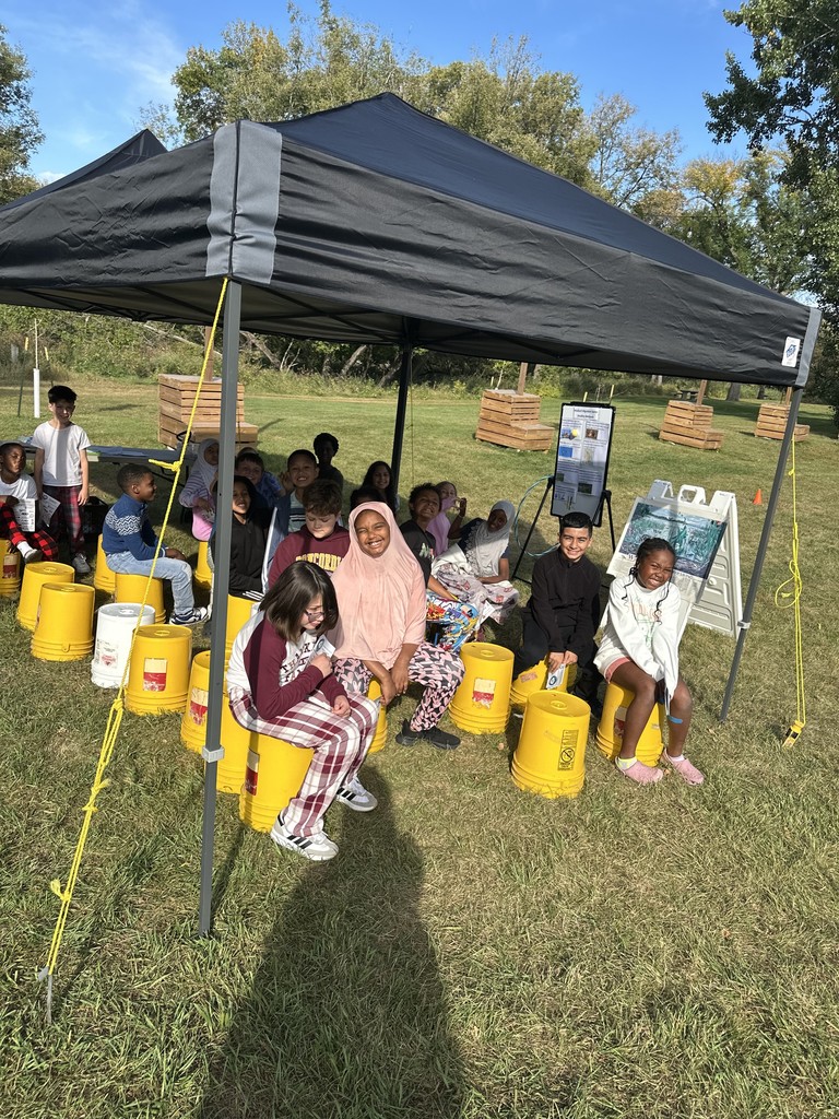 Ellen Hopkins 4th grade students on field trip
