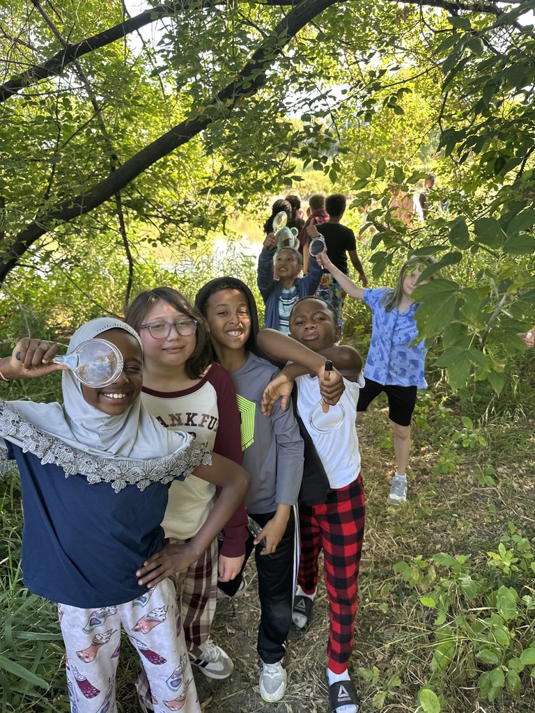 Ellen Hopkins 4th grade students on field trip