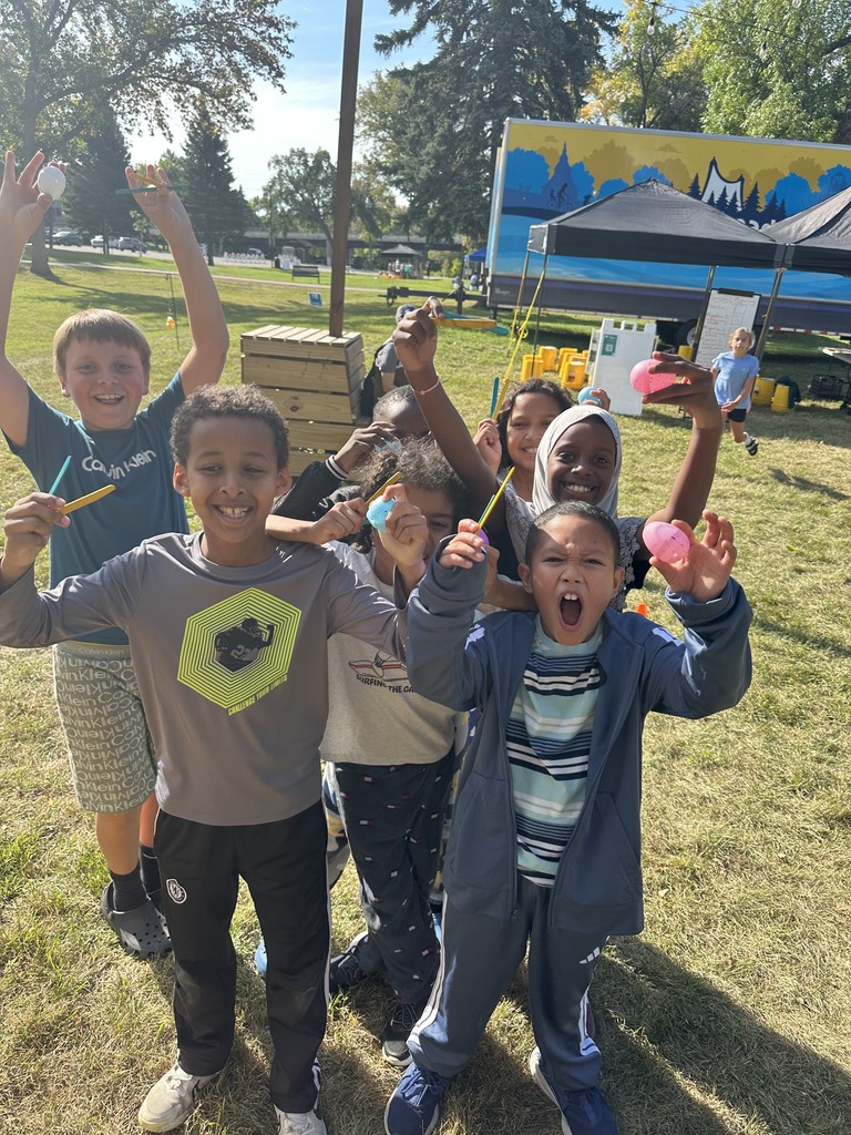 Ellen Hopkins 4th grade students on field trip