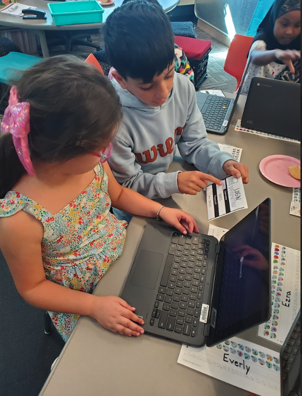 Third Grade helping Kindergarteners log into chromebook