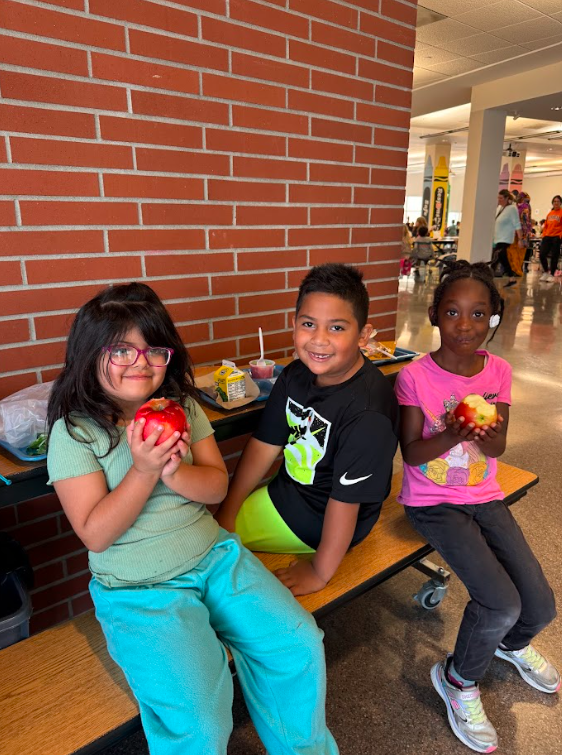 Kids enjoying apples at the great apple crunch