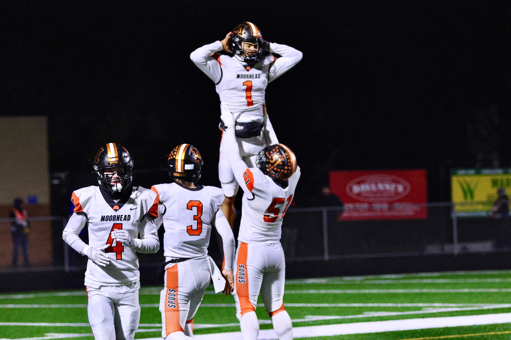 Moorhead Football Team celebrates win