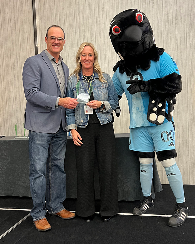 Joelle Hofer receiving award