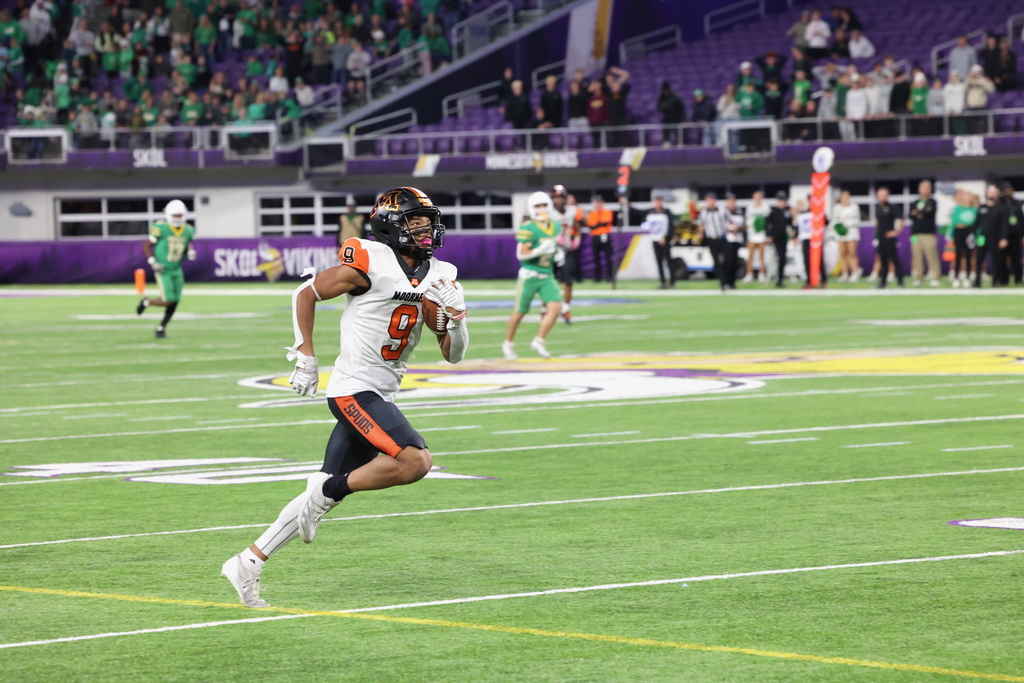 Zac Walker running a touchdown