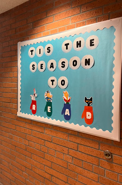 robert asp elementary library sign that says tis the season to read