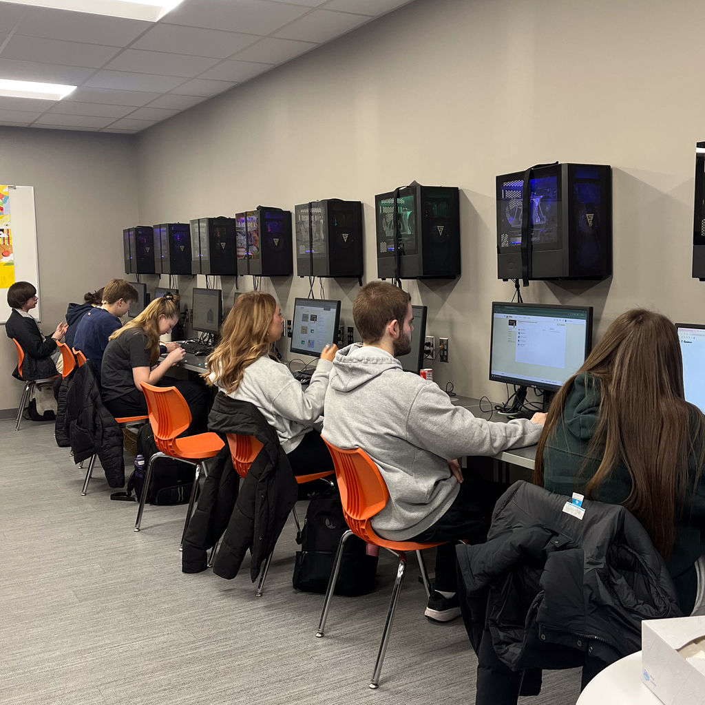 A business class at the MHSCA computer lab