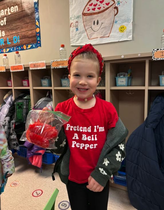 Ruby dressed up as her favorite vegetable for school lunch hero week! 🫑🌶️