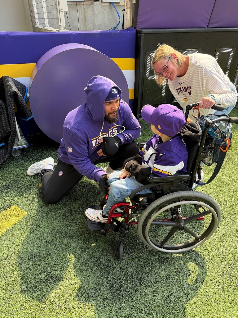 Student meeting a vikings player
