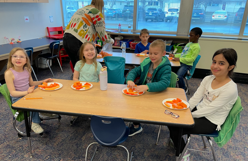 First Graders Learn About Vitamin A with Concordia College Dietitian Majors