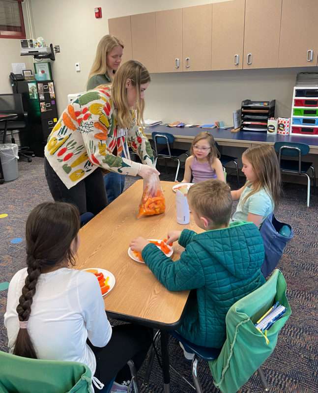 First Graders Learn About Vitamin A with Concordia College Dietitian Majors