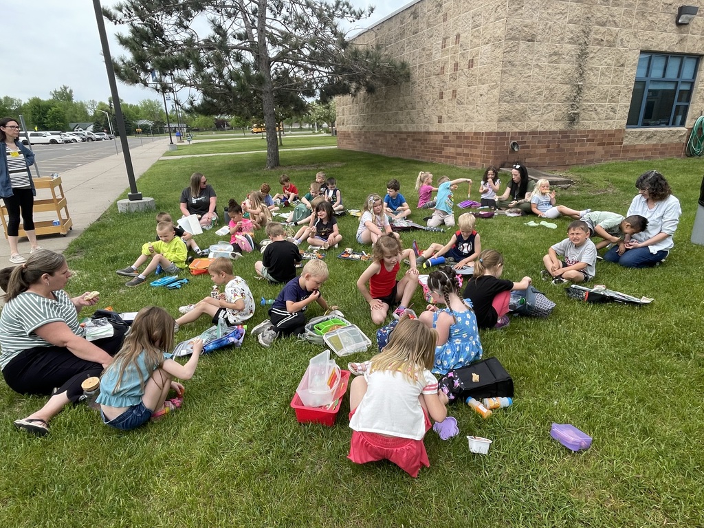 Kids eatting lunch outside