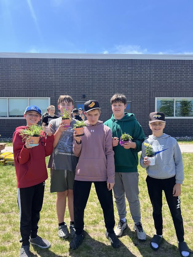 Blooming with positivity! Our 7th-grade Advisory classes celebrated Mental Health Awareness Month by planting flowers and decorating personalized pots with uplifting wellness messages. A huge thank you to Ascent Wellness for providing the supplies and creating this meaningful, fun opportunity for our students! 🌸
