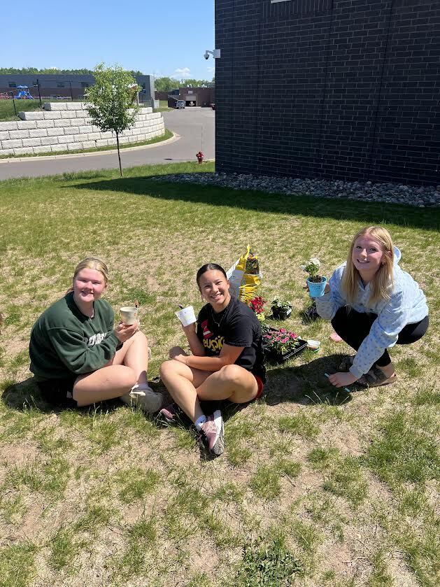 Blooming with positivity! Our 7th-grade Advisory classes celebrated Mental Health Awareness Month by planting flowers and decorating personalized pots with uplifting wellness messages. A huge thank you to Ascent Wellness for providing the supplies and creating this meaningful, fun opportunity for our students! 🌸