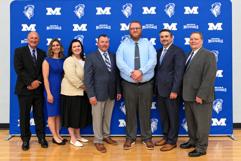 Picture of the Mora Public School board members.