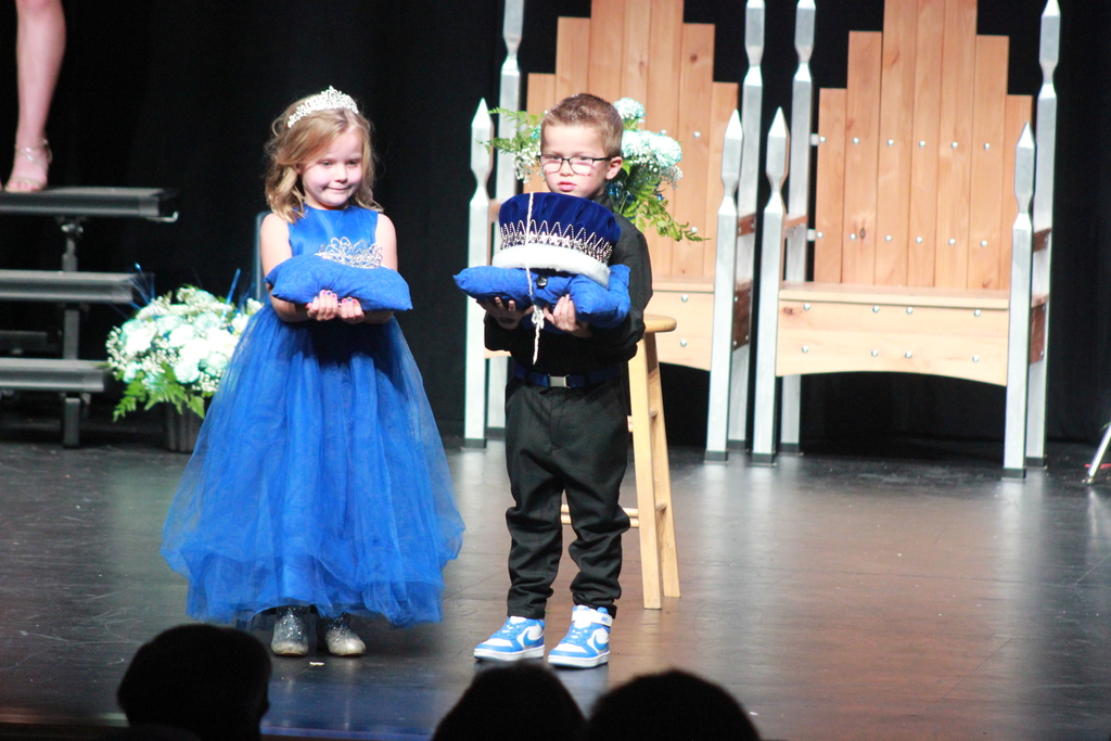 Crowning kids dressed up holding the crowns.