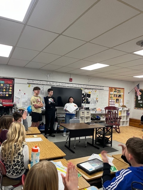 8th grade students presenting to the 4th graders