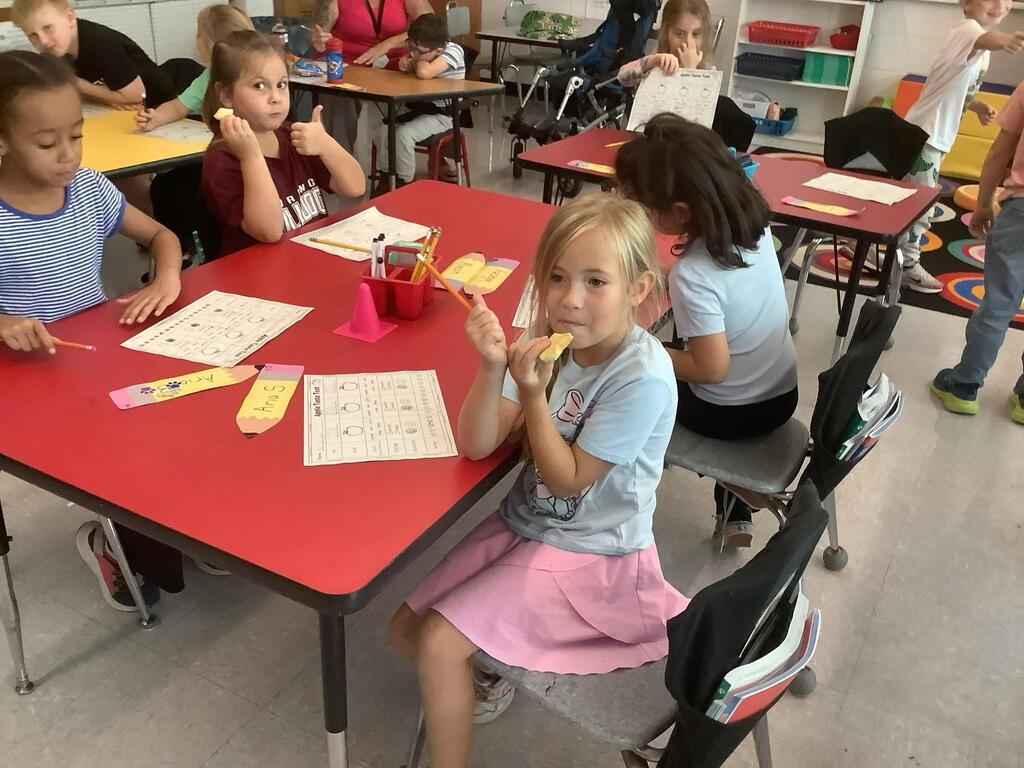 students tasting apples