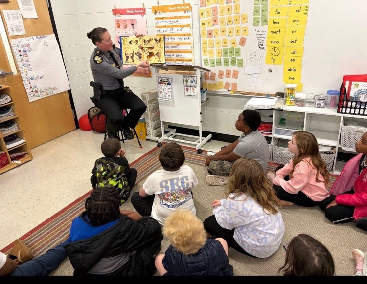 mayor’s reading club read books to students
