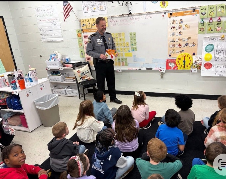 mayor’s reading club read books to students