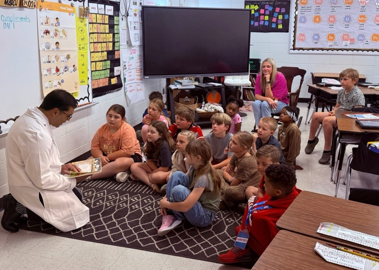 Mayor’s reading club visited MCPS to read aloud to students.