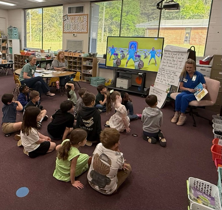 Mayor’s reading club visited MCPS to read aloud to students.