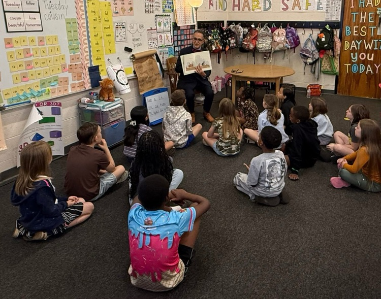 Mayor’s reading club visited MCPS to read aloud to students.