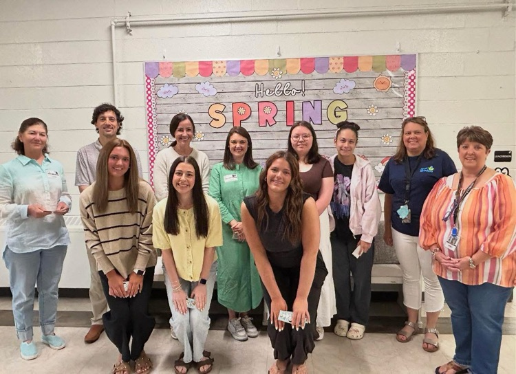 FERST volunteers read the book Bunny Cakes to students. 