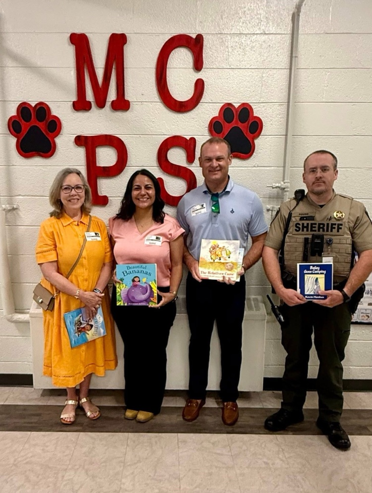 volunteers from the Mayor’s Reading club read aloud to students  