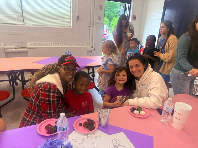 pre-k students and staff hosted a spa for moms to celebrate Mother’s Day.